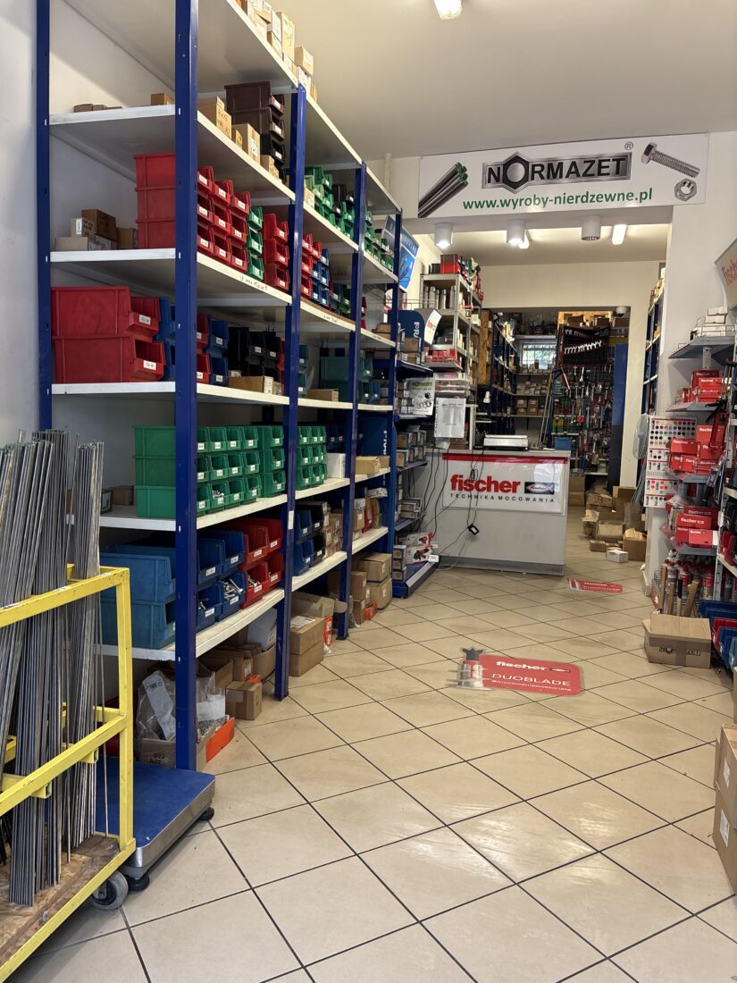 Magazym hurtowni elementów złącznych Normazet we Wrocławiu